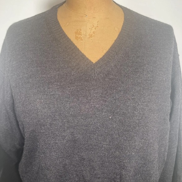 Banana Republic Extra Fine Italian Merino Dark Grey Sweater L - Picture 2 of 4